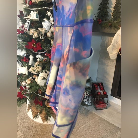 Oasis PureLuxe High-Waisted 6'' Shorts Size XS - Picture 4 of 7